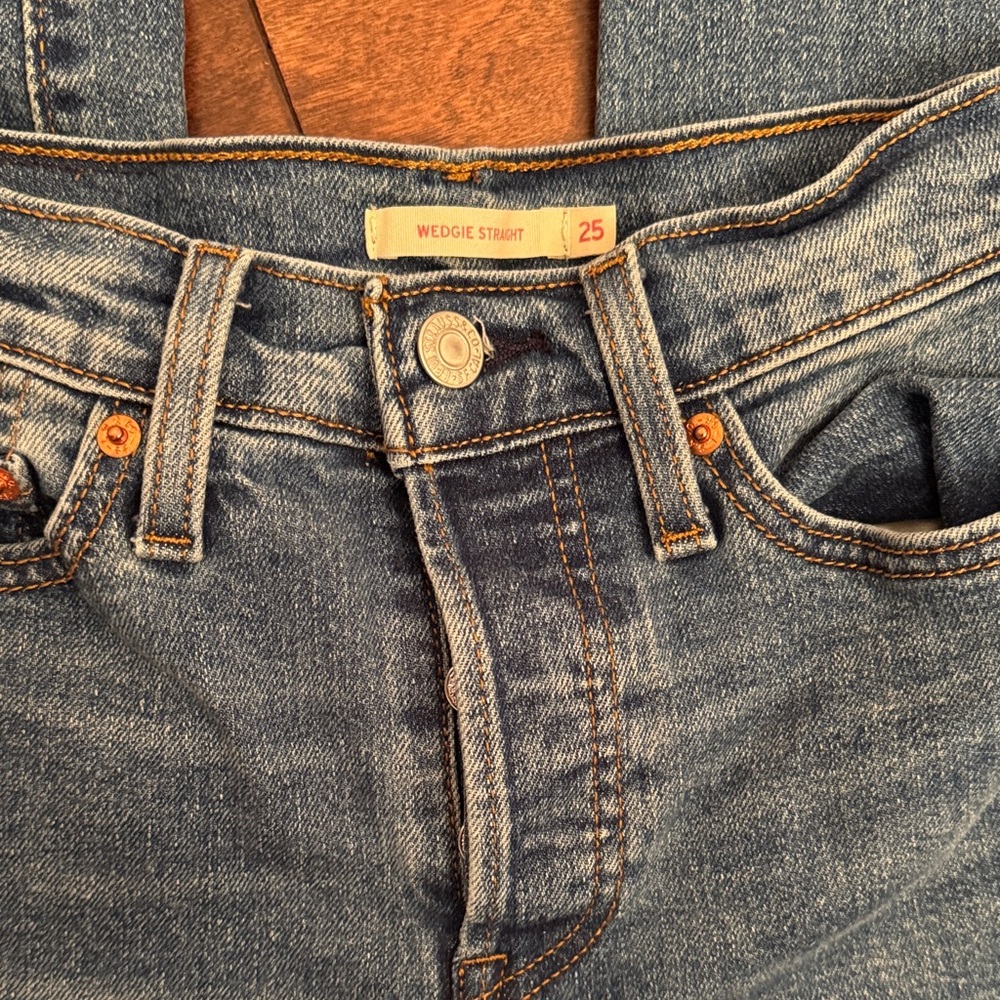 Levi’s Women’s Wedgie Straight Blue Denim Jeans Size 25 Length 28
